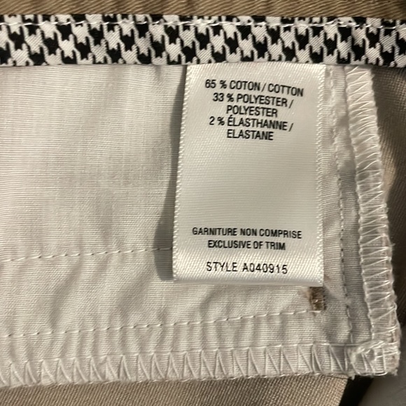 2/$30 Chic by Jacob Beige Capri Pants Size 6 - Picture 14 of 14